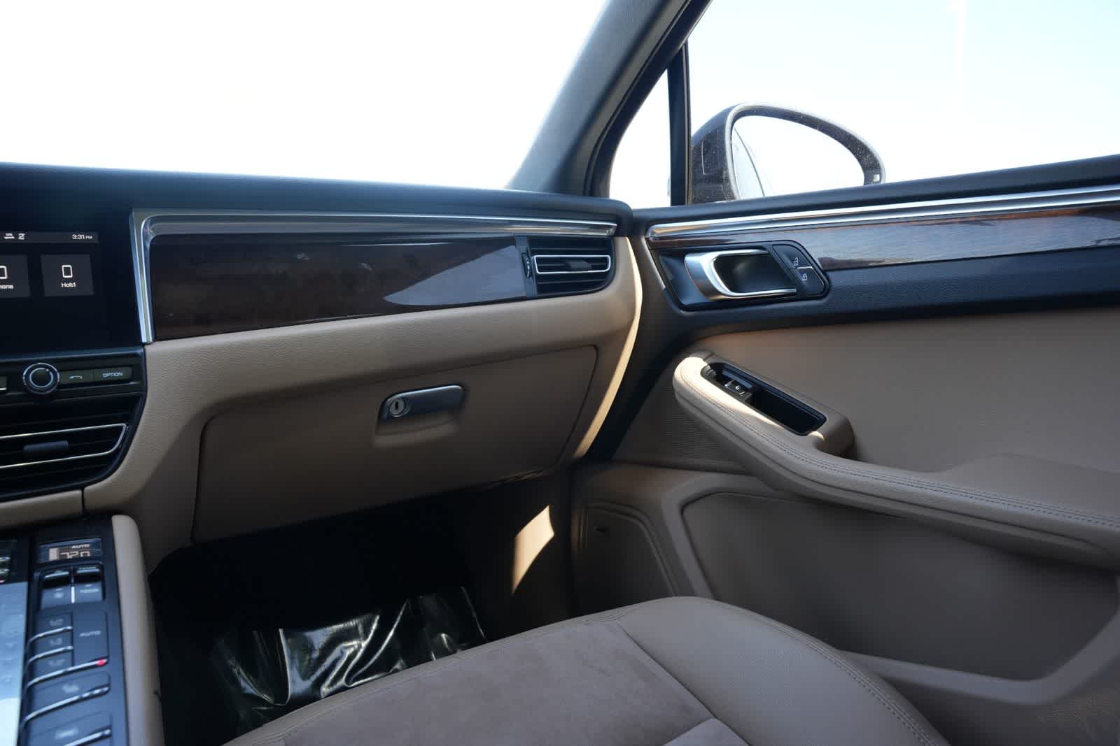 Thumbnail: 2021 Porsche Macan - 8