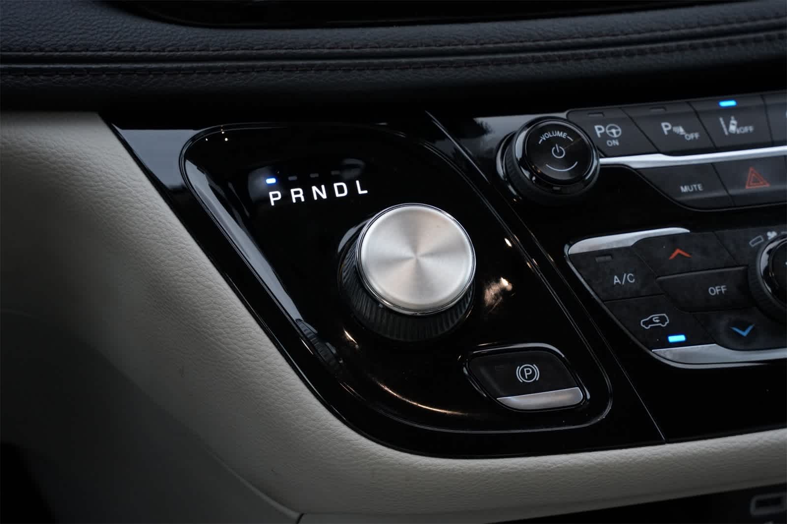 Thumbnail: 2018 Chrysler Pacifica - 15