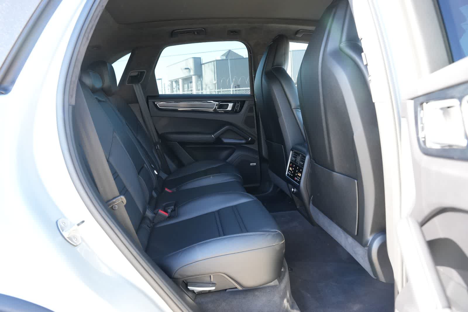 Thumbnail: 2021 Porsche Cayenne - 19