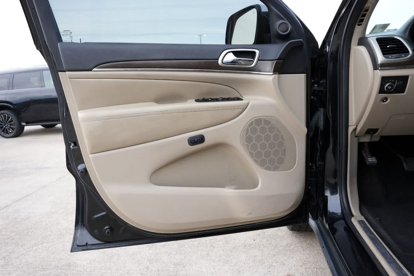 Thumbnail: 2014 Jeep Grand Cherokee - 17