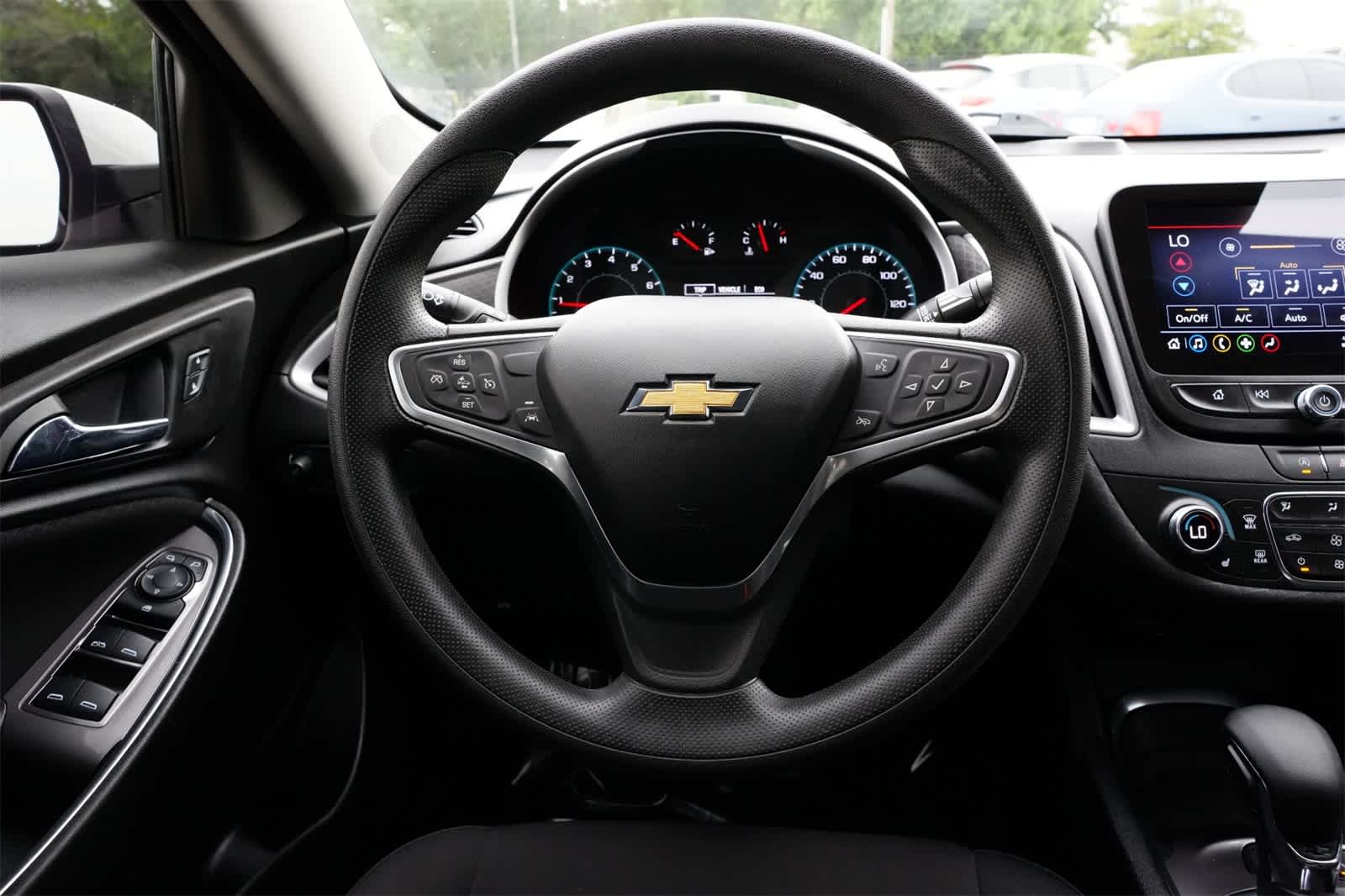 Thumbnail: 2022 Chevrolet Malibu - 9