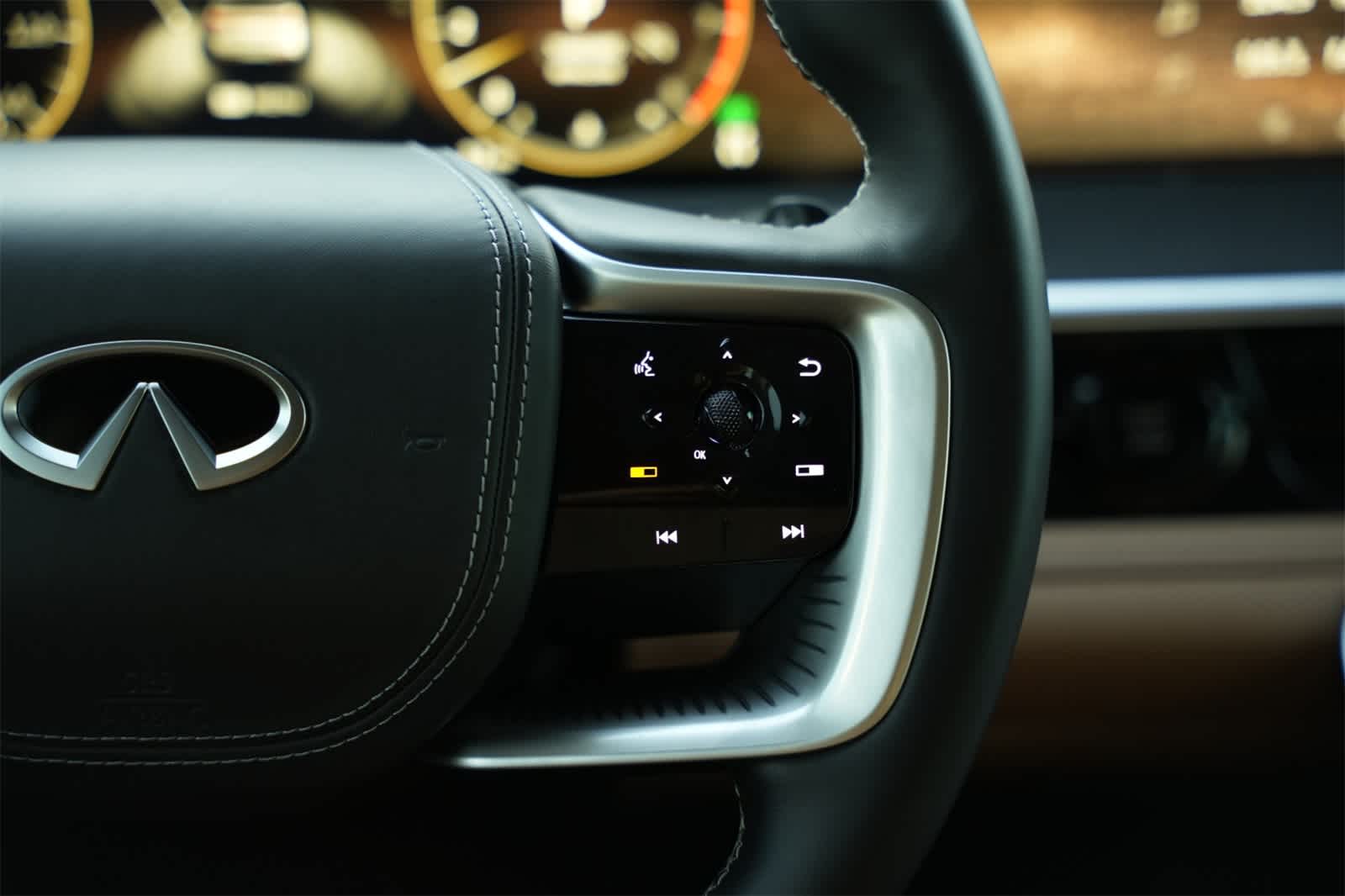 Thumbnail: 2025 INFINITI QX80 - 11