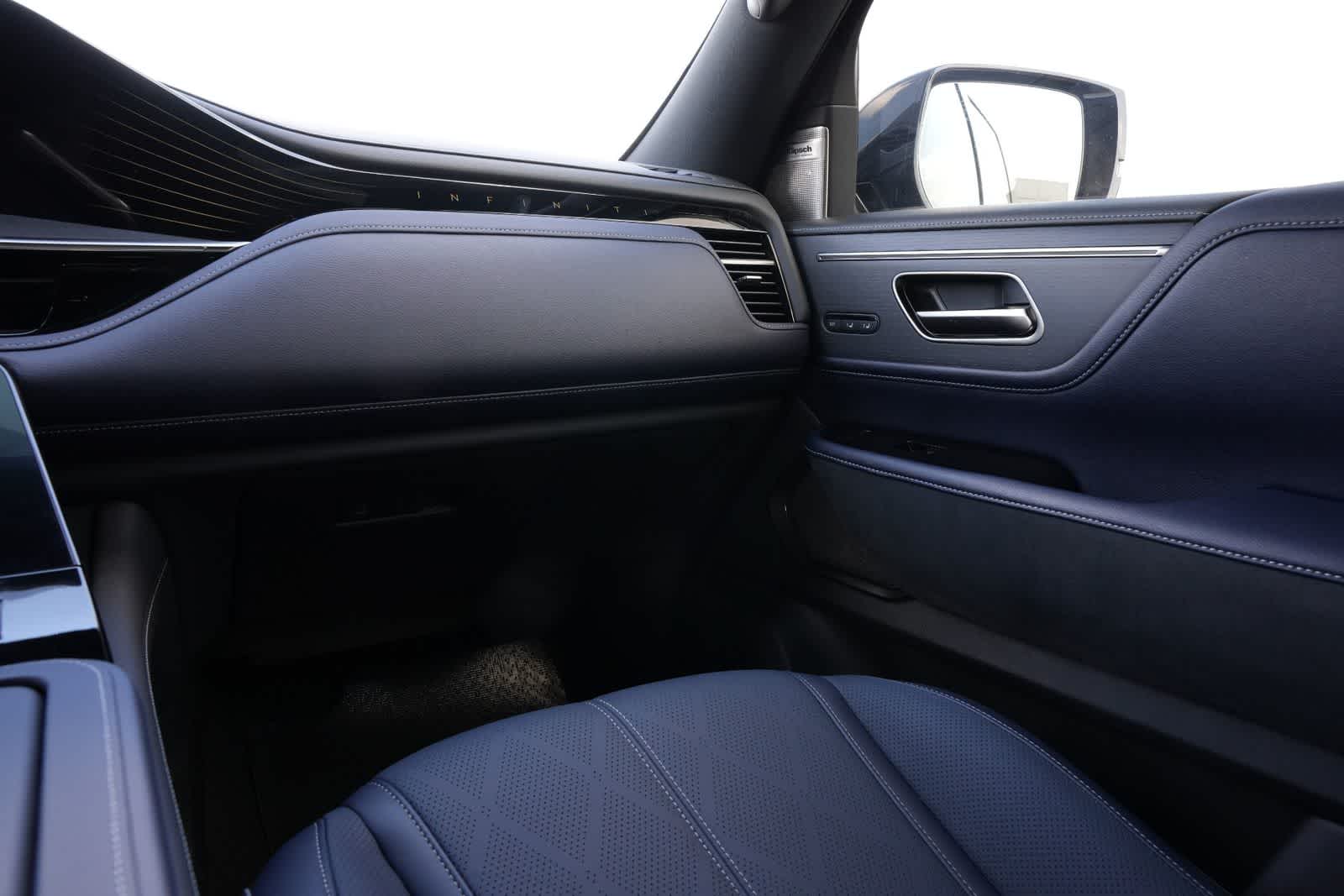 Thumbnail: 2026 INFINITI QX80 - 8