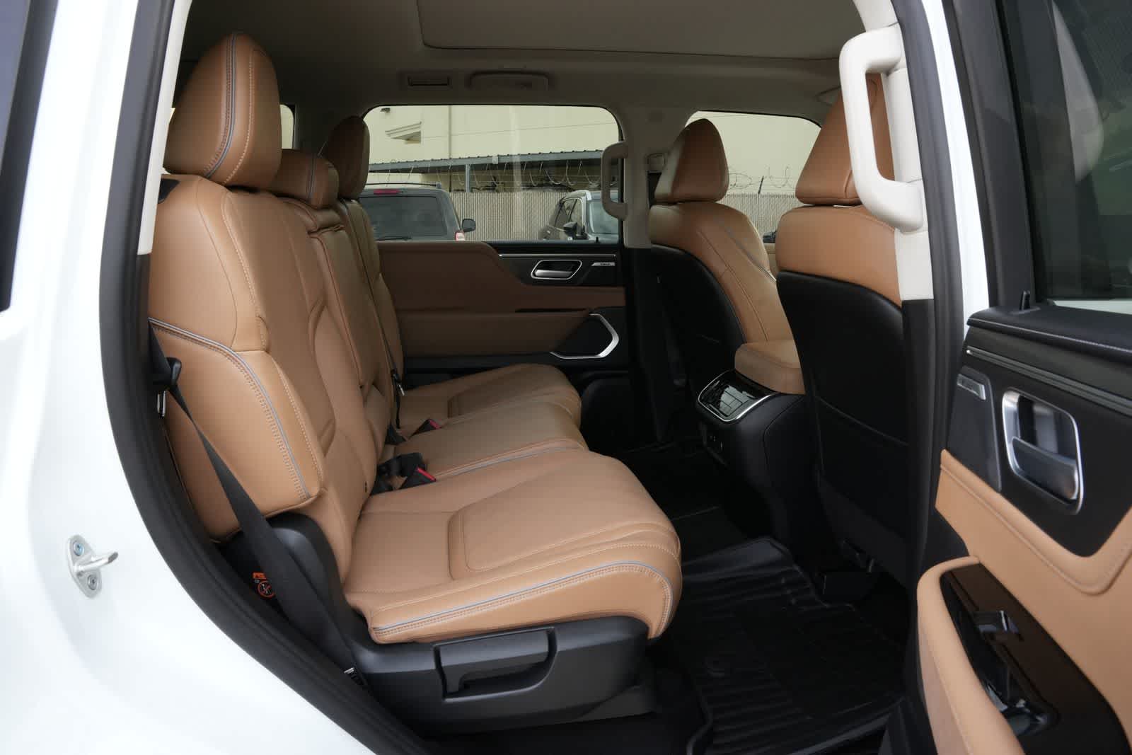 Thumbnail: 2026 INFINITI QX80 - 21