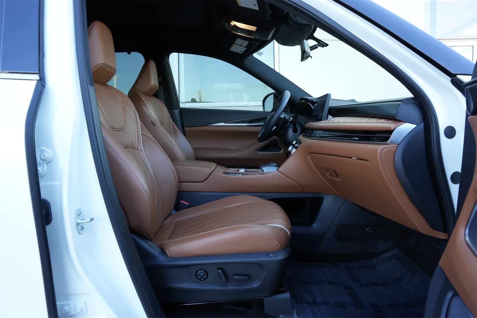 Thumbnail: 2025 INFINITI QX60 - 24