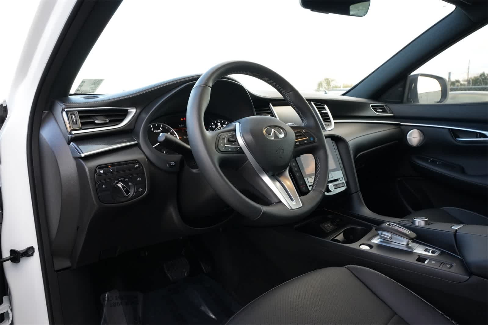 Thumbnail: 2025 INFINITI QX50 - 16