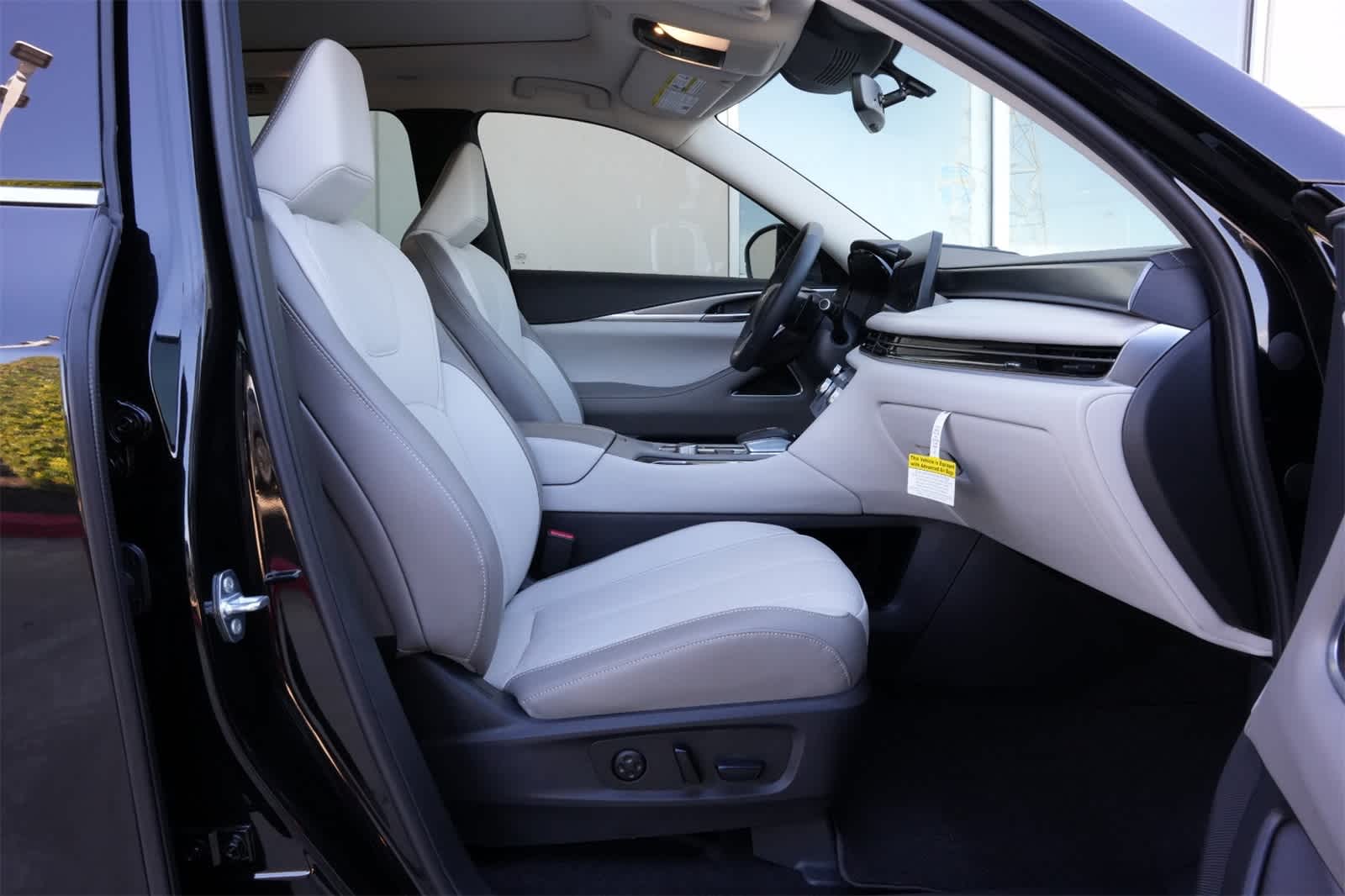 Thumbnail: 2026 INFINITI QX60 - 24