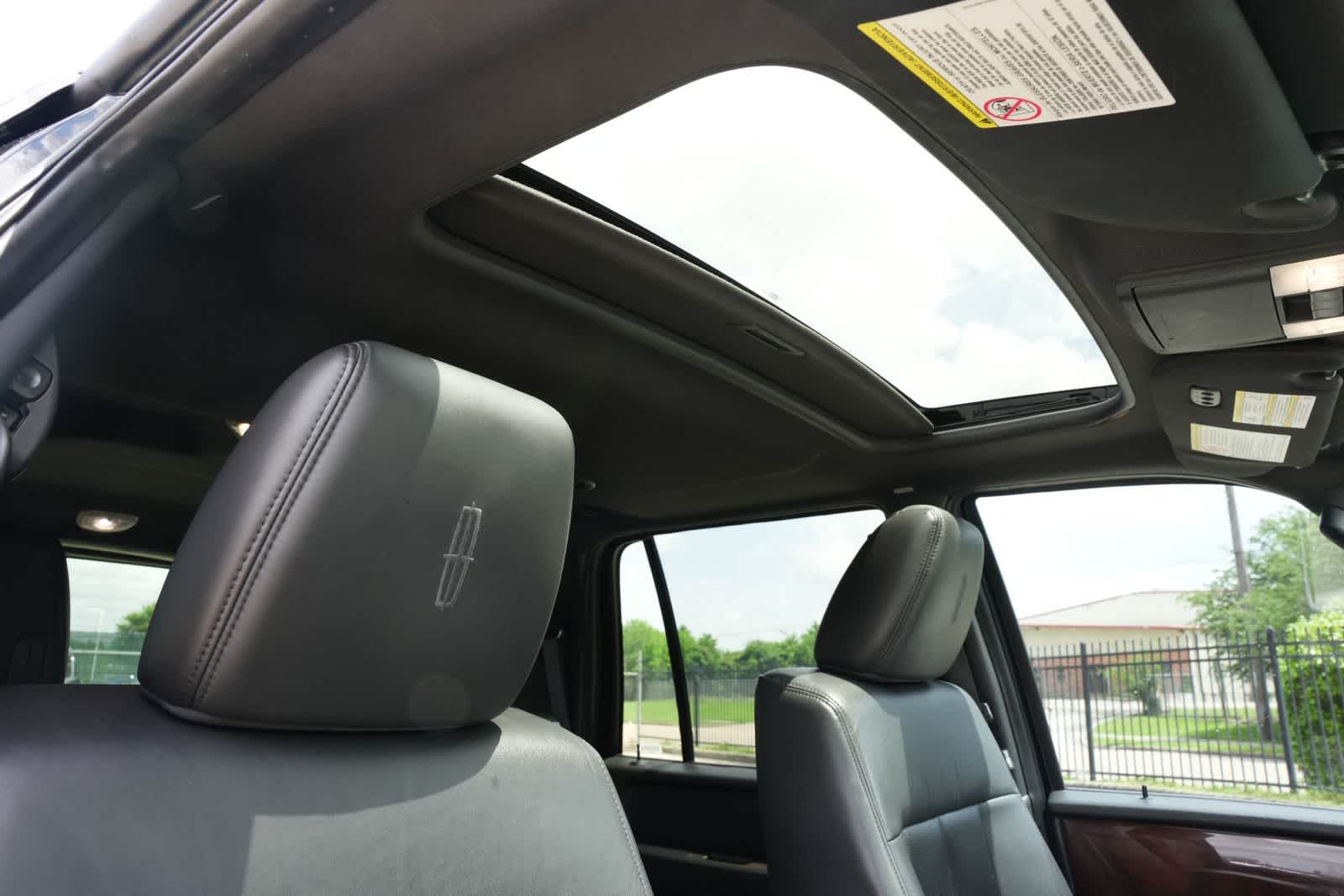 Thumbnail: 2014 Lincoln Navigator - 23