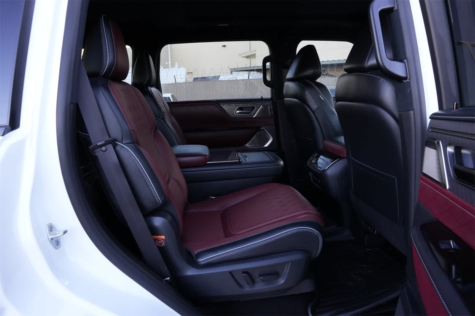 Thumbnail: 2026 INFINITI QX80 - 22