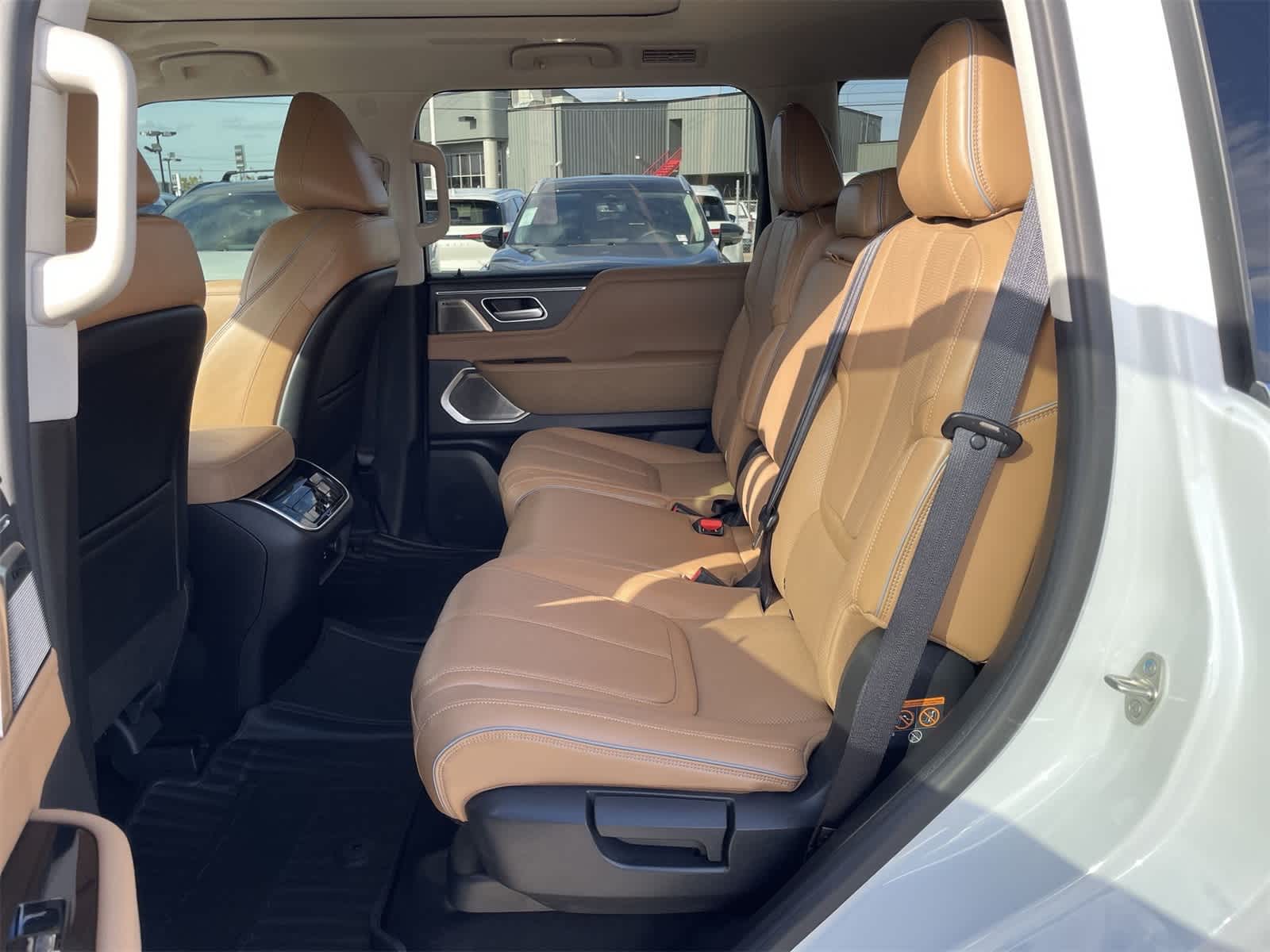 Thumbnail: 2025 INFINITI QX80 - 19