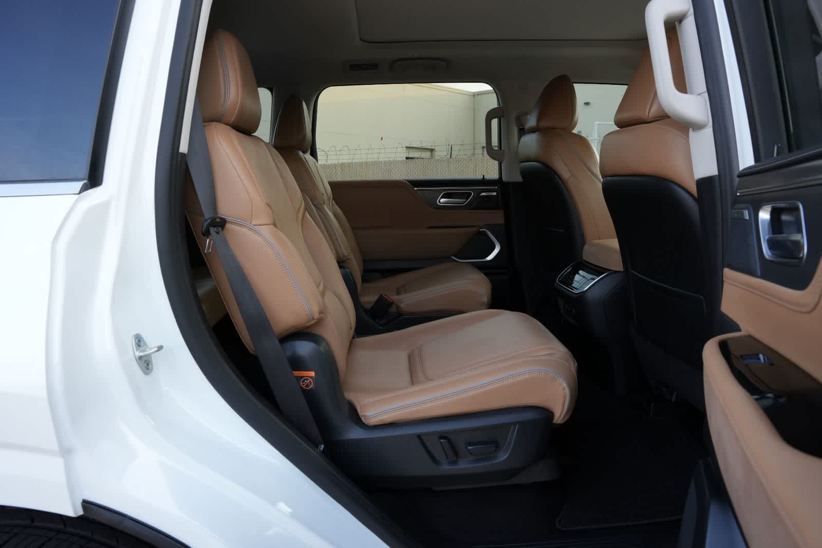 Thumbnail: 2026 INFINITI QX80 - 21