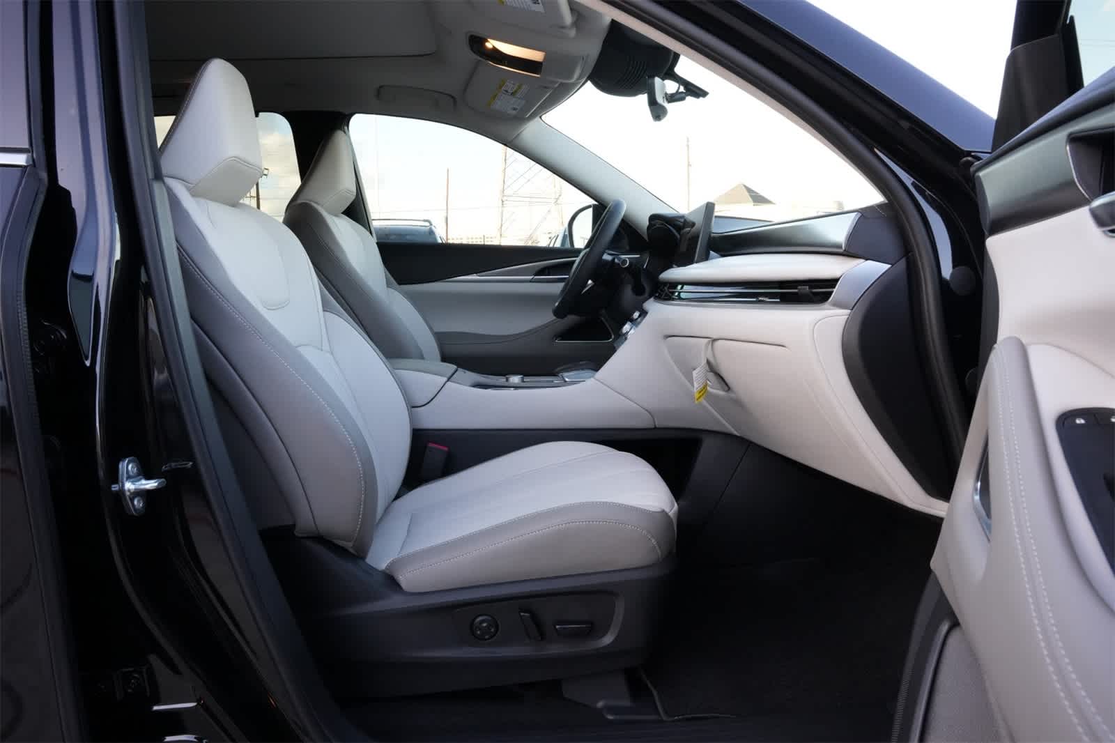 Thumbnail: 2026 INFINITI QX60 - 24