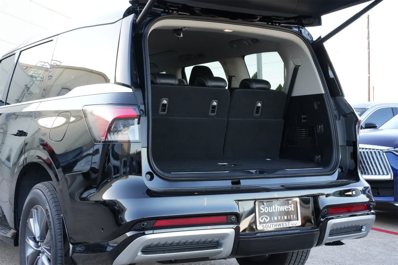 Thumbnail: 2026 INFINITI QX80 - 20