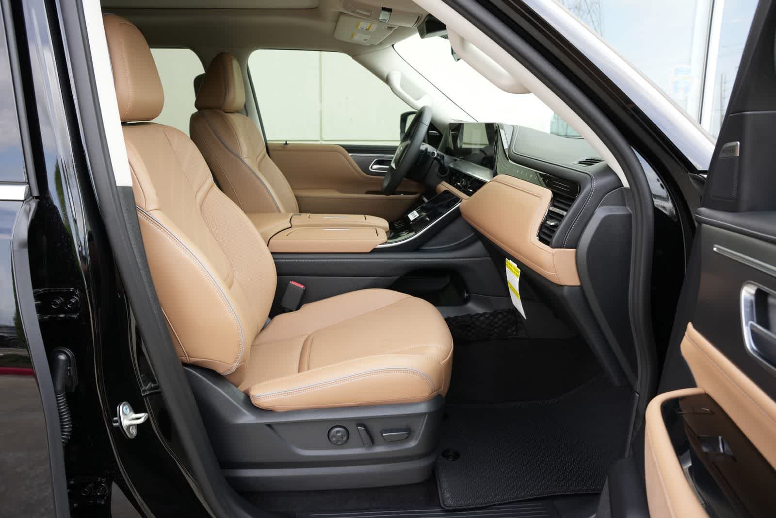Thumbnail: 2026 INFINITI QX80 - 23