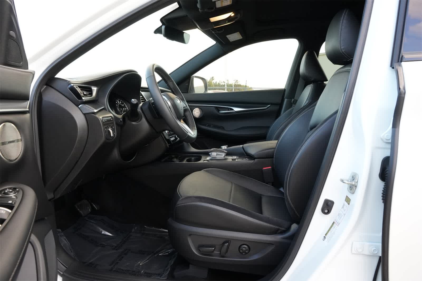 Thumbnail: 2025 INFINITI QX50 - 17