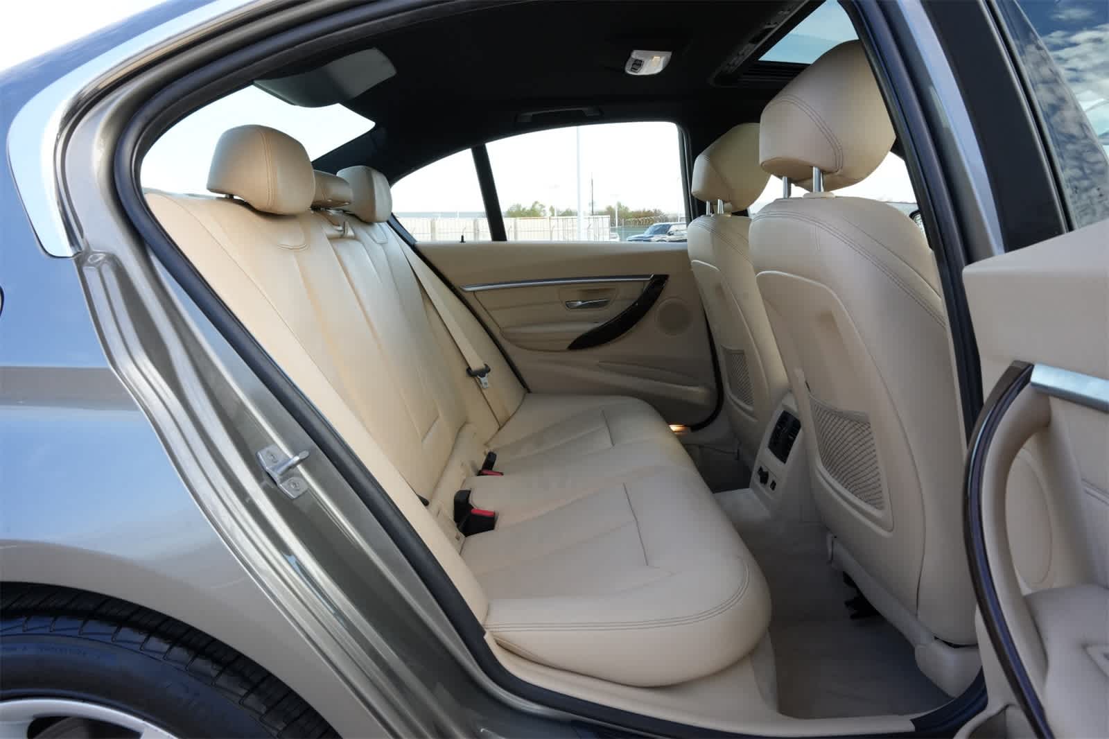 Thumbnail: 2016 BMW 3 Series - 18