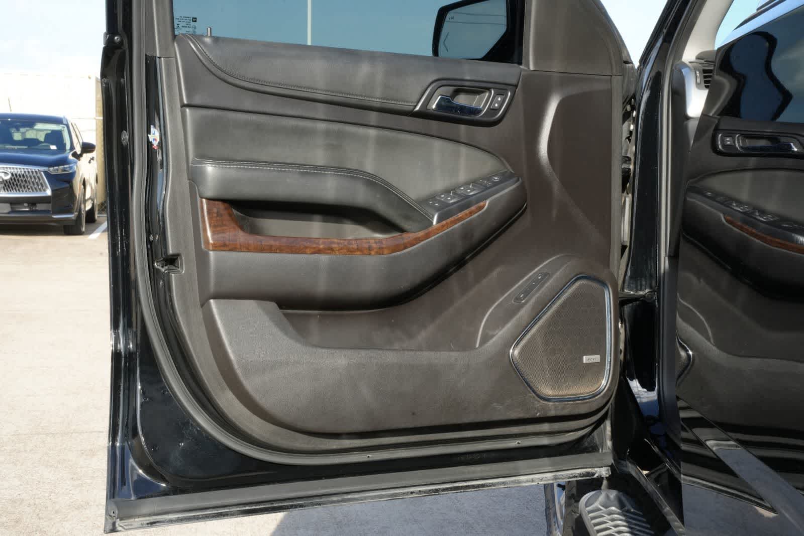 Thumbnail: 2016 Chevrolet Tahoe - 17