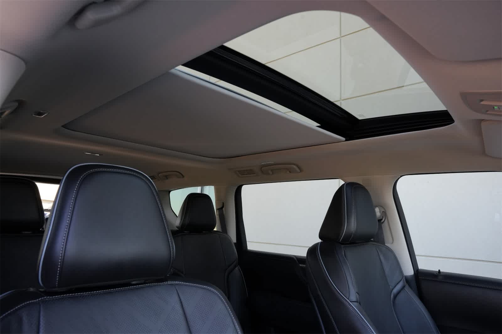 Thumbnail: 2026 INFINITI QX80 - 24