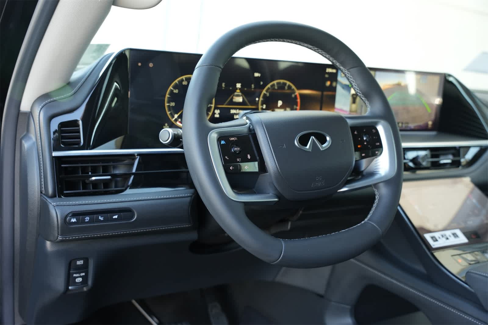 Thumbnail: 2025 INFINITI QX80 - 16