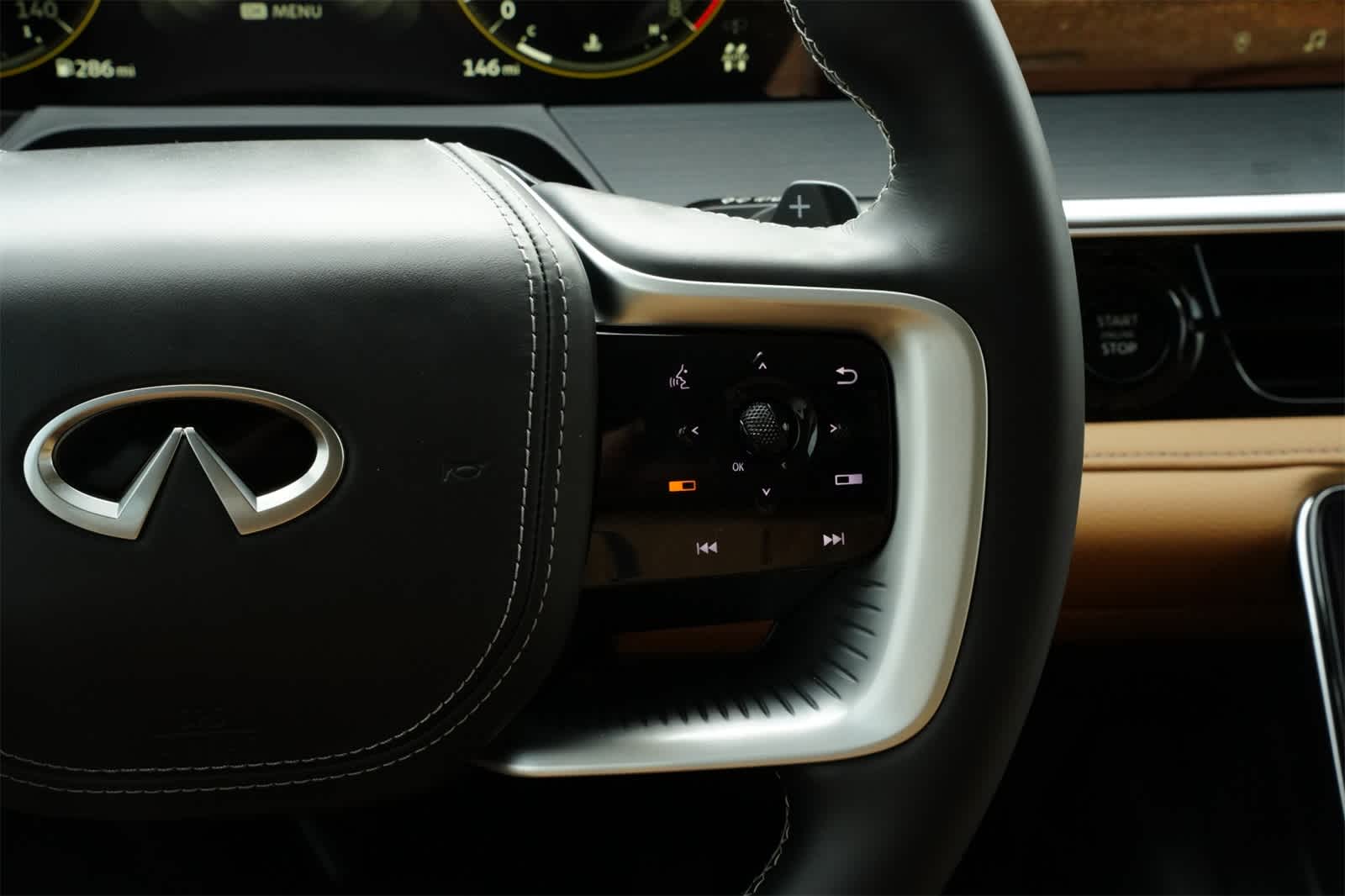 Thumbnail: 2025 INFINITI QX80 - 11