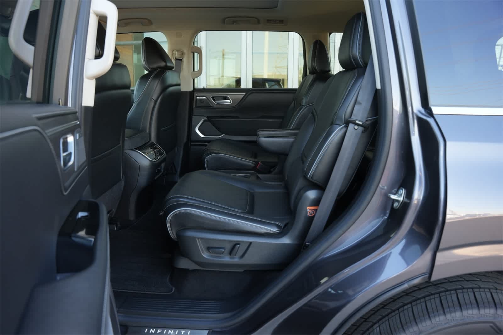 2025 INFINITI QX80 Luxe 19