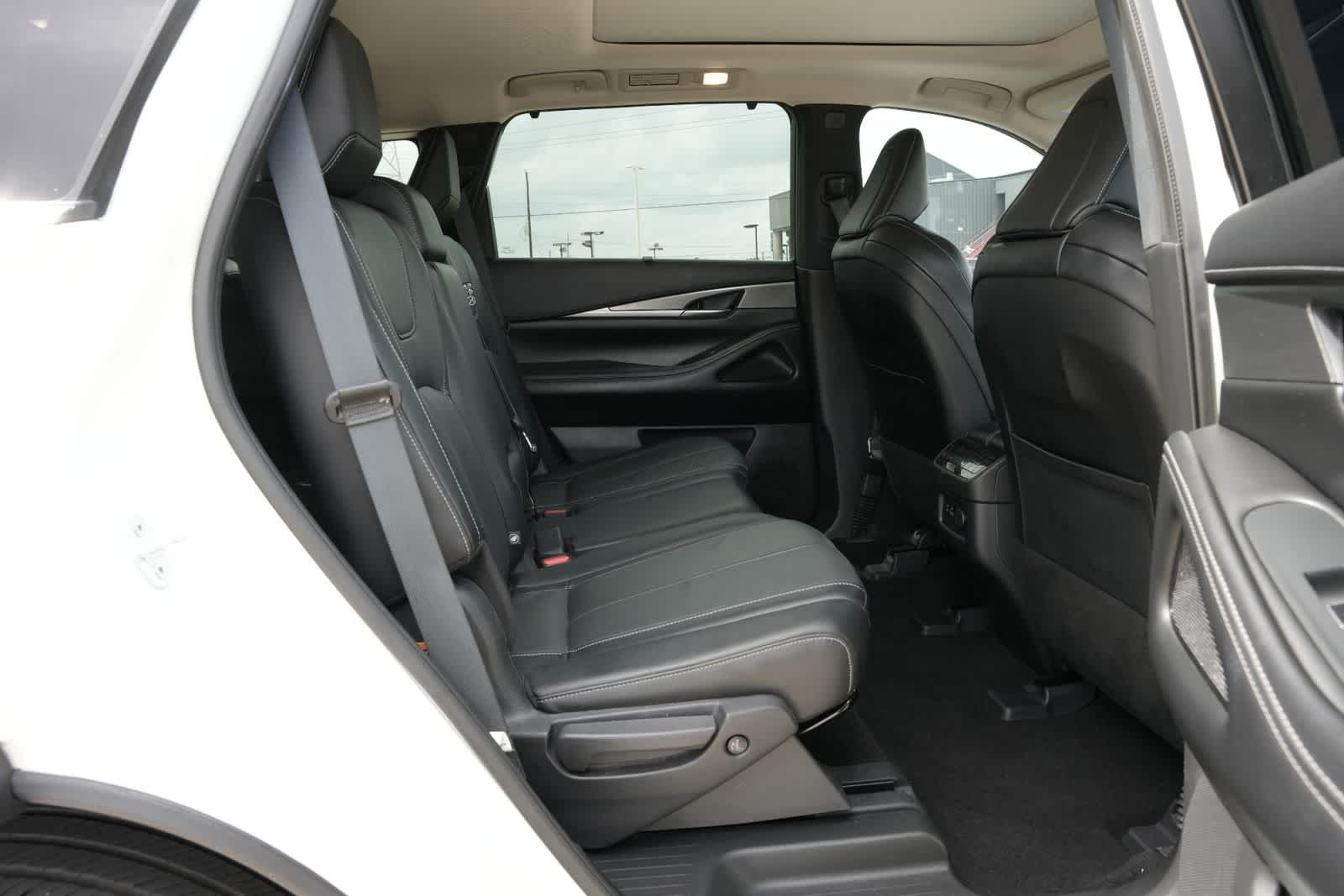 Thumbnail: 2023 INFINITI QX60 - 21