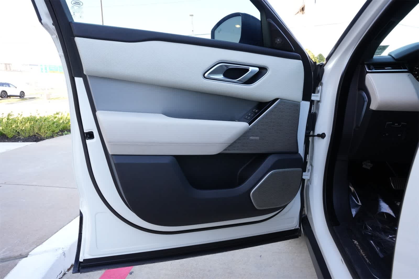 Thumbnail: 2018 Land Rover Range Rover Velar - 18