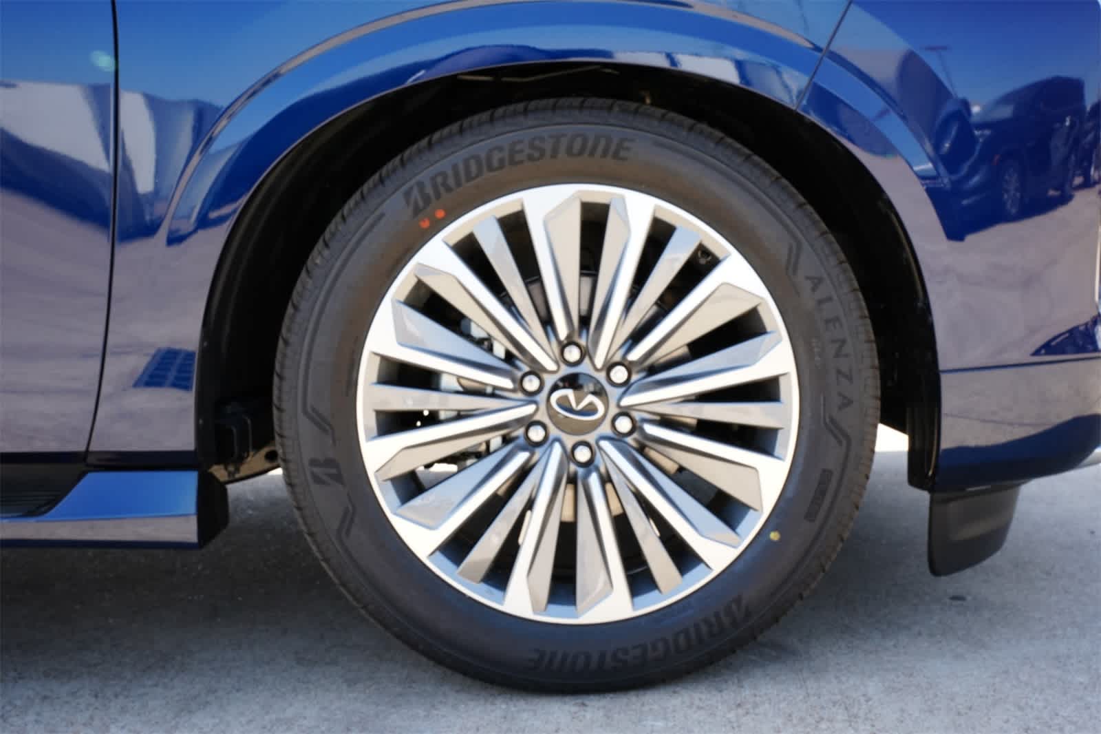Thumbnail: 2025 INFINITI QX80 - 24