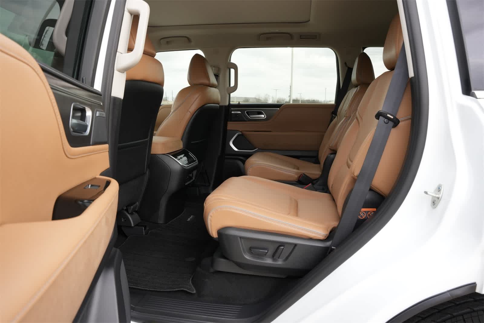 Thumbnail: 2026 INFINITI QX80 - 20