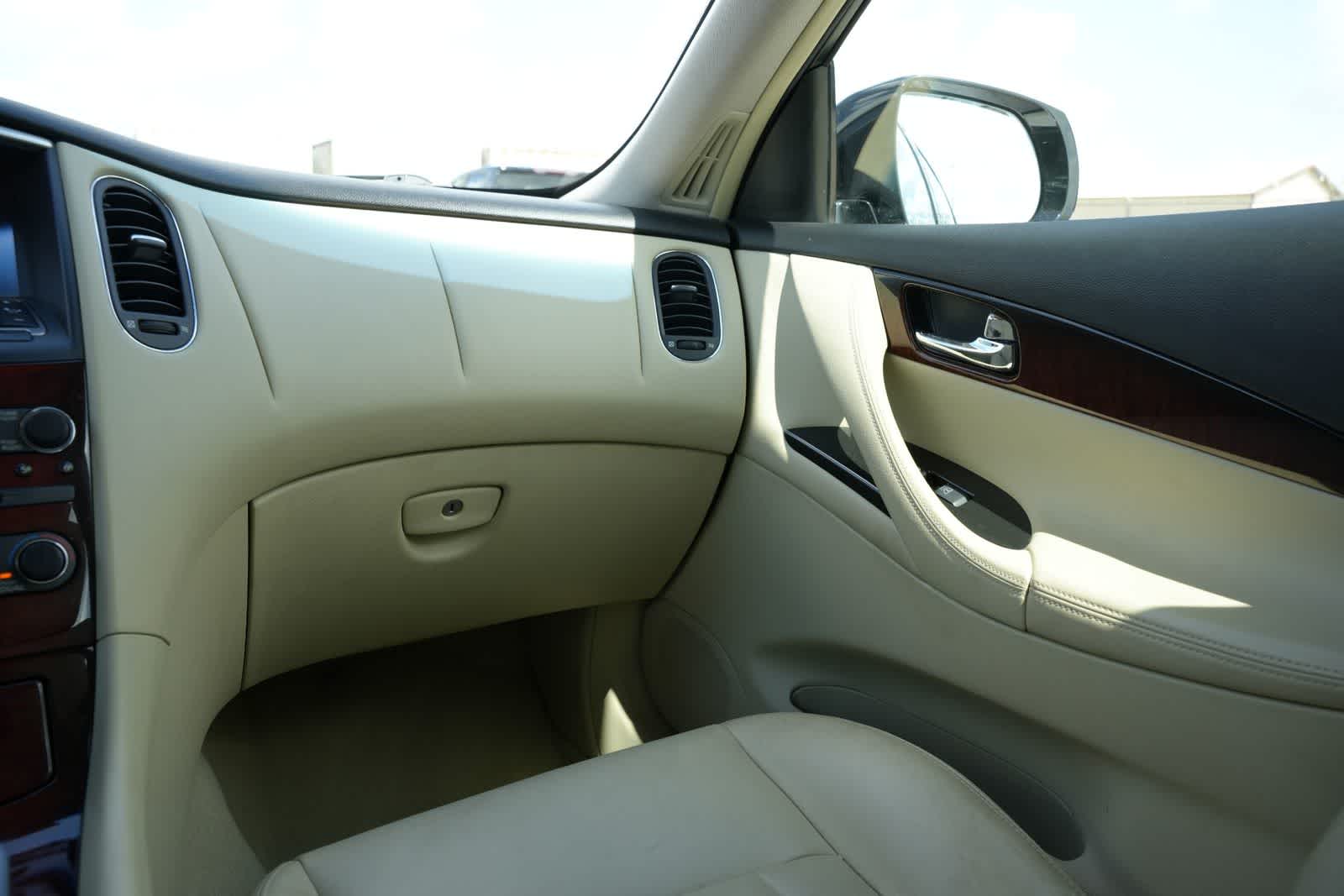 Thumbnail: 2016 INFINITI QX50 - 8