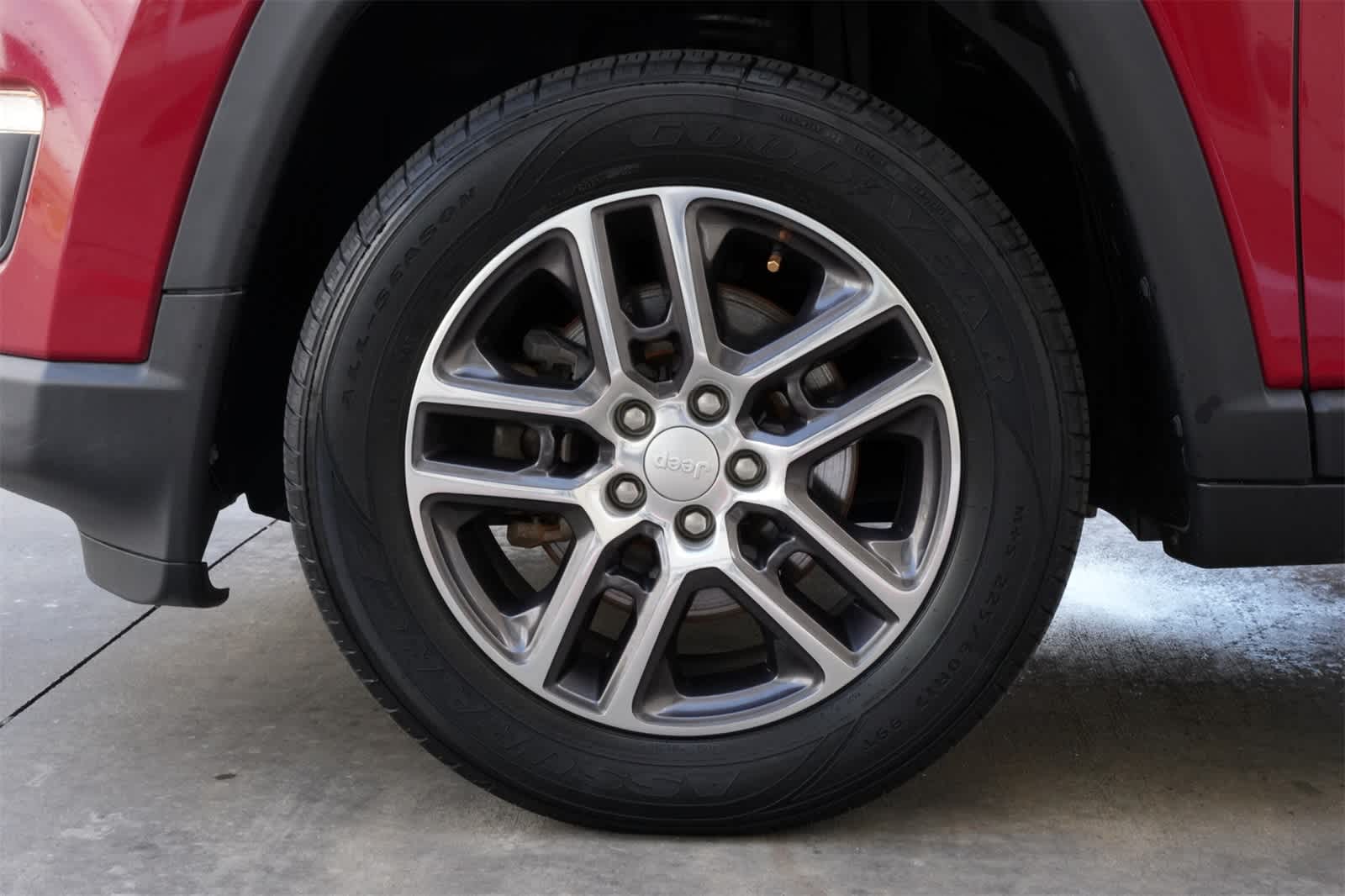 Thumbnail: 2018 Jeep Compass - 25