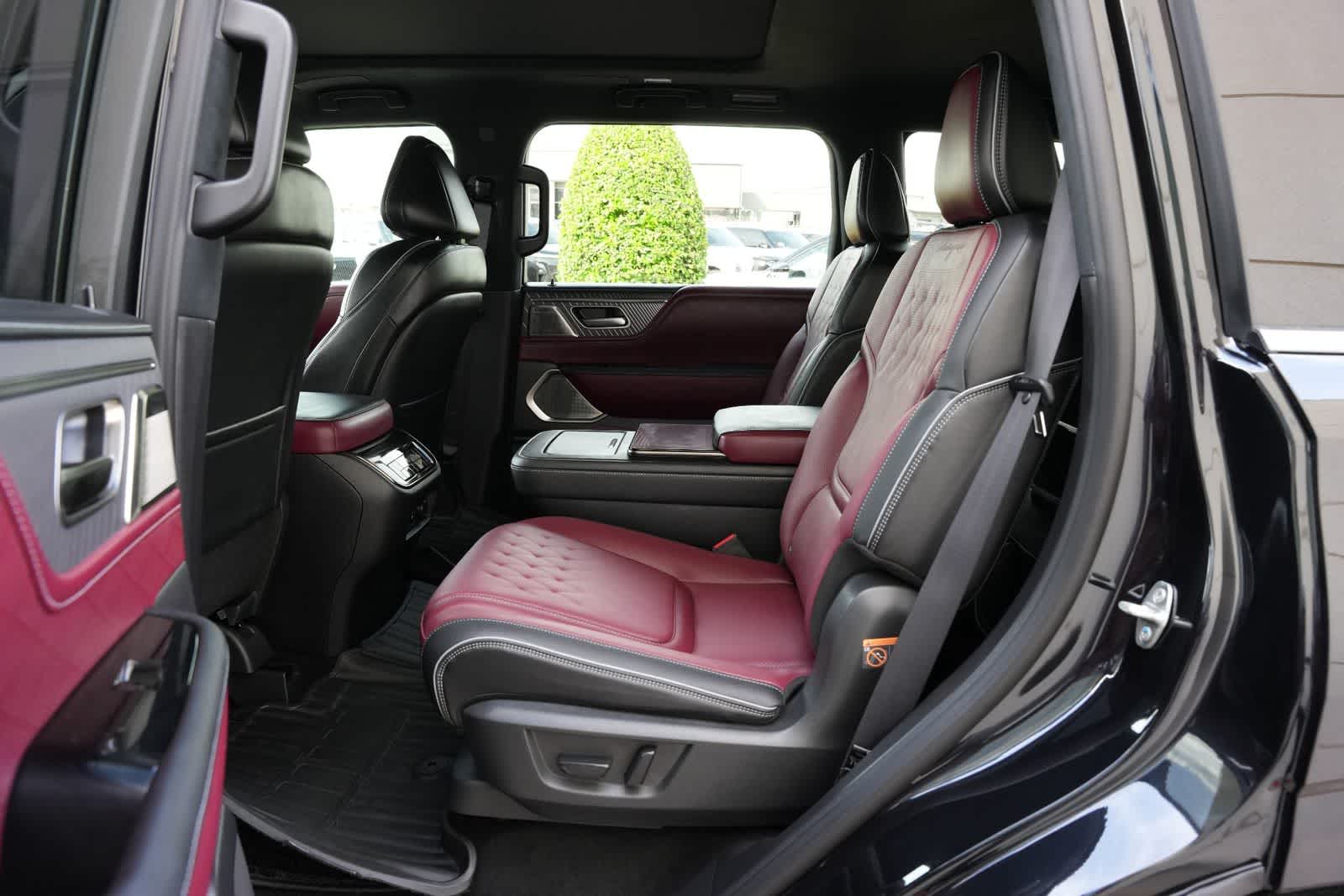 Thumbnail: 2026 INFINITI QX80 - 21