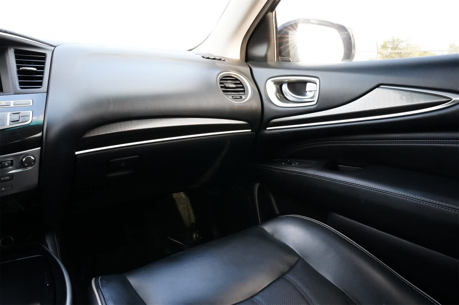 Thumbnail: 2016 INFINITI QX60 - 8