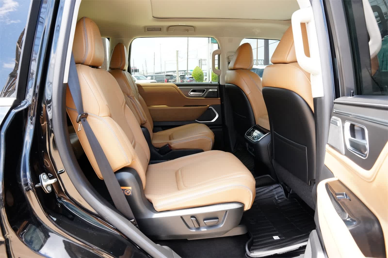 Thumbnail: 2025 INFINITI QX80 - 23