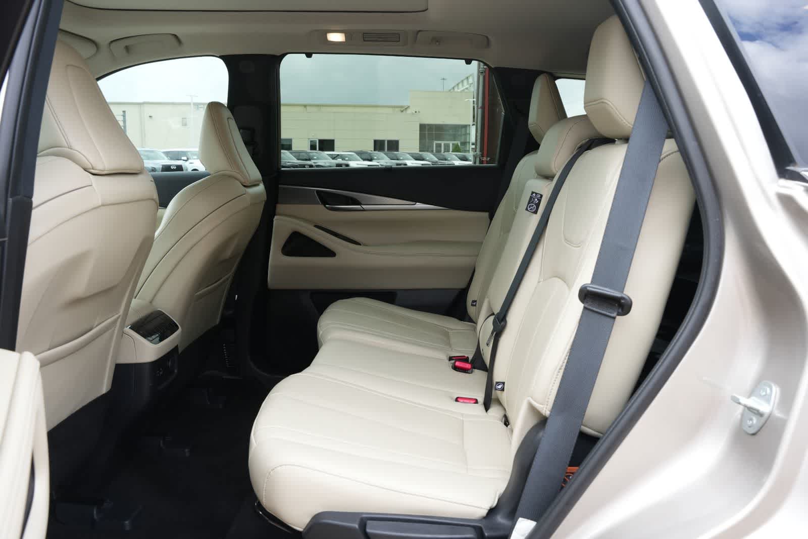 Thumbnail: 2023 INFINITI QX60 - 19