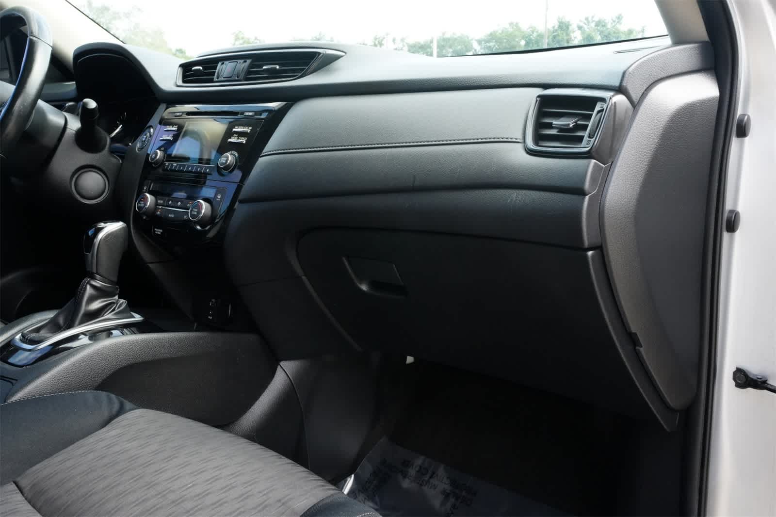 Thumbnail: 2017 Nissan Rogue - 21