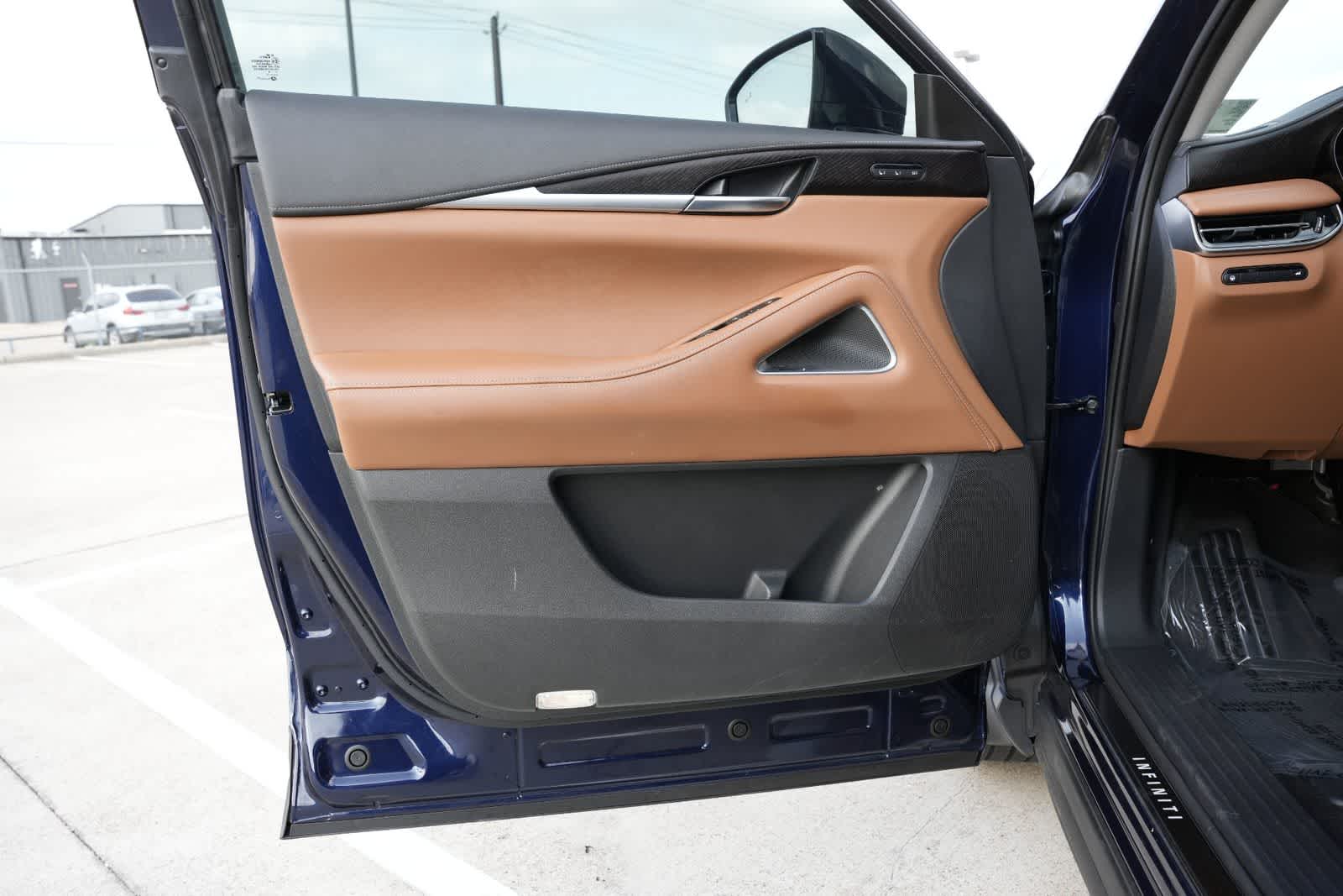 Thumbnail: 2023 INFINITI QX60 - 18
