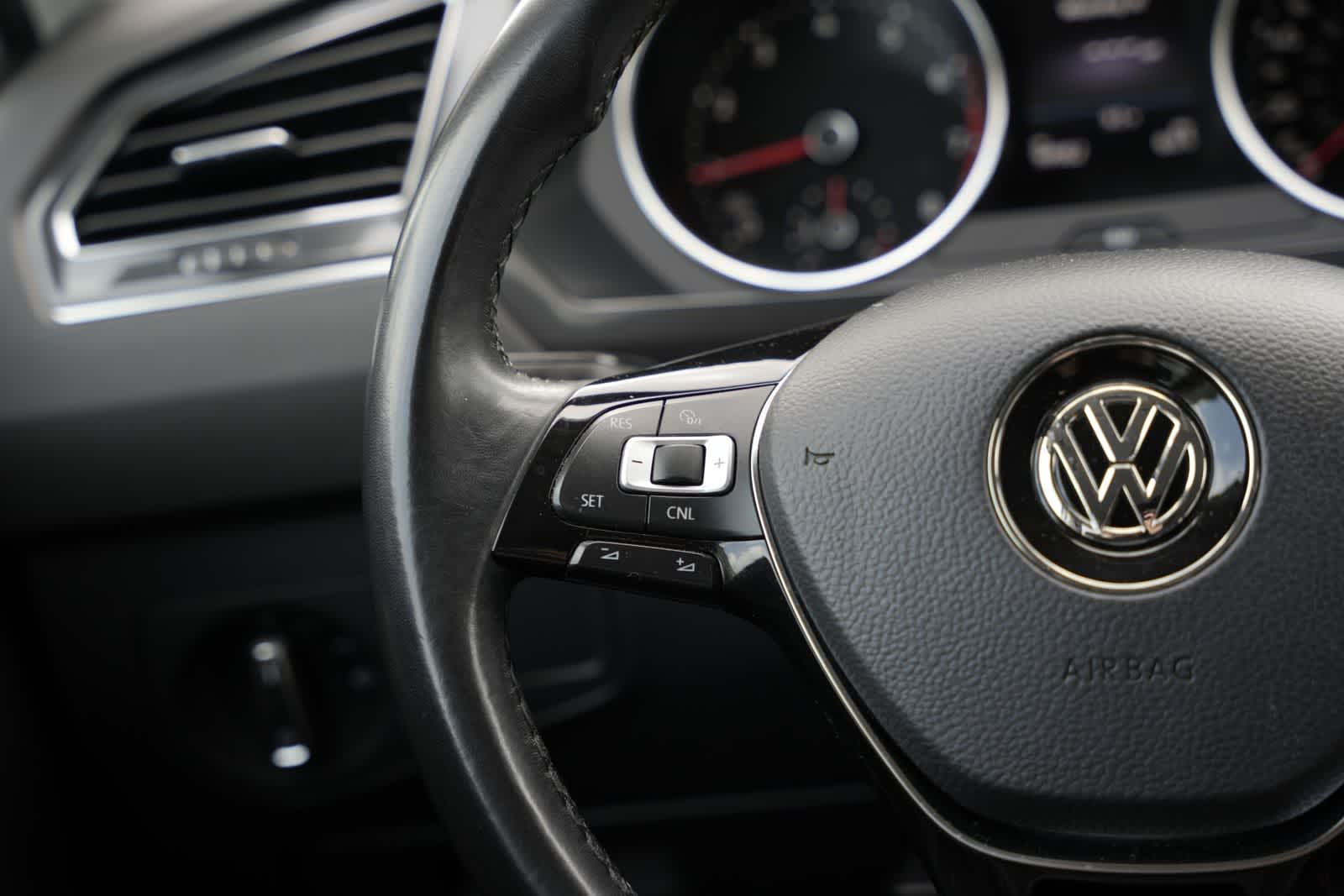 Thumbnail: 2018 Volkswagen Tiguan - 10
