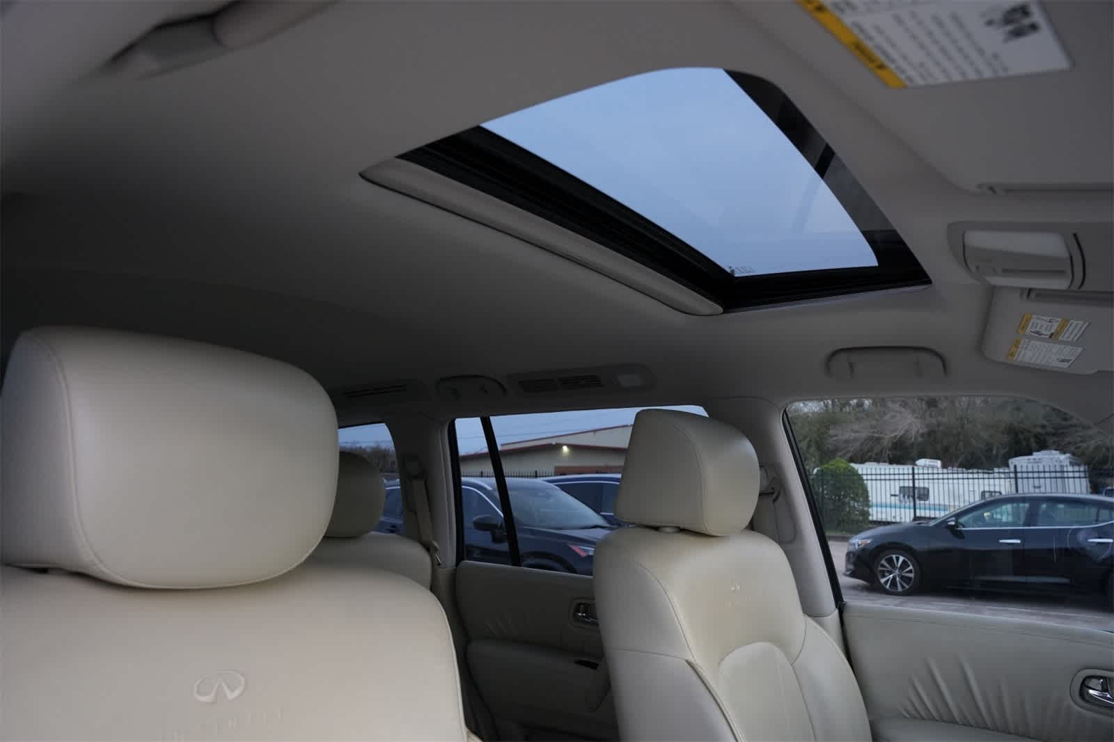 Thumbnail: 2011 INFINITI QX56 - 23