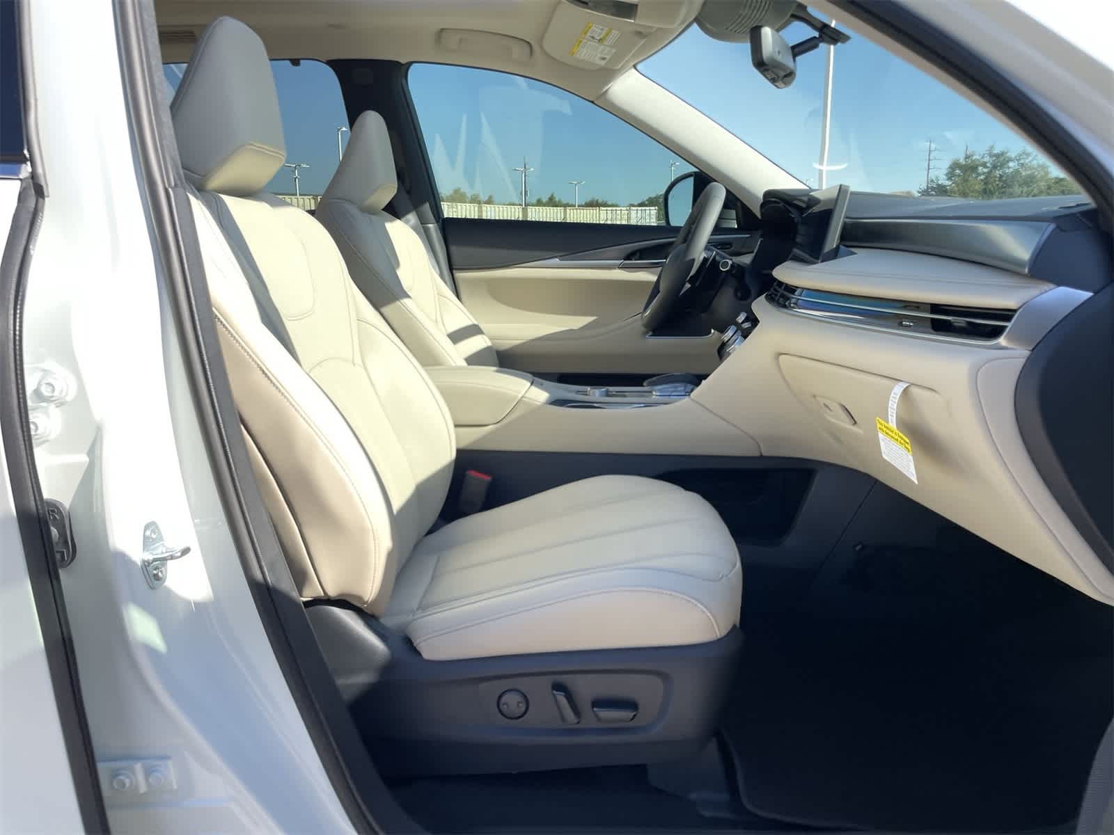 Thumbnail: 2025 INFINITI QX60 - 26
