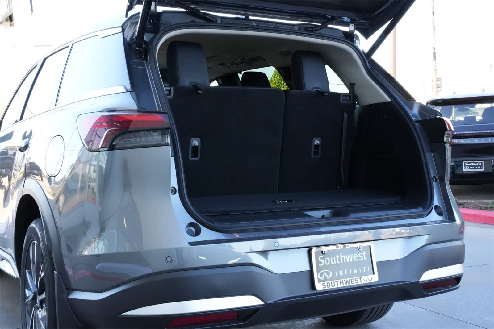 Thumbnail: 2026 INFINITI QX60 - 21