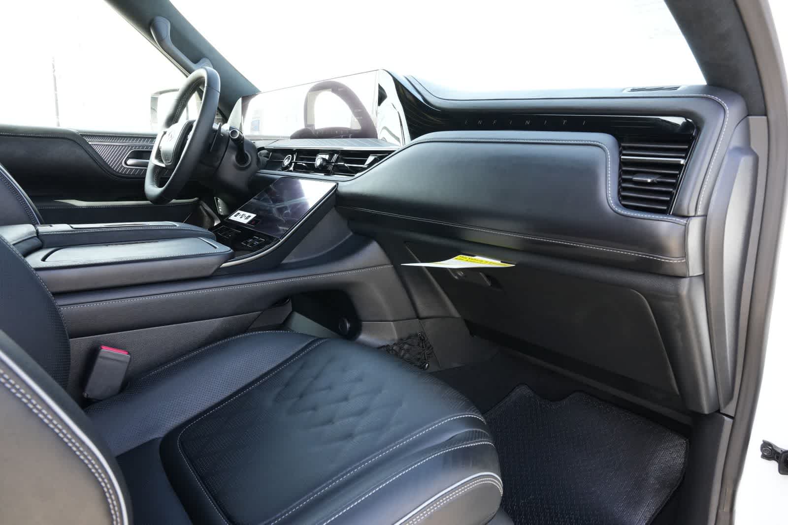 Thumbnail: 2026 INFINITI QX80 - 23