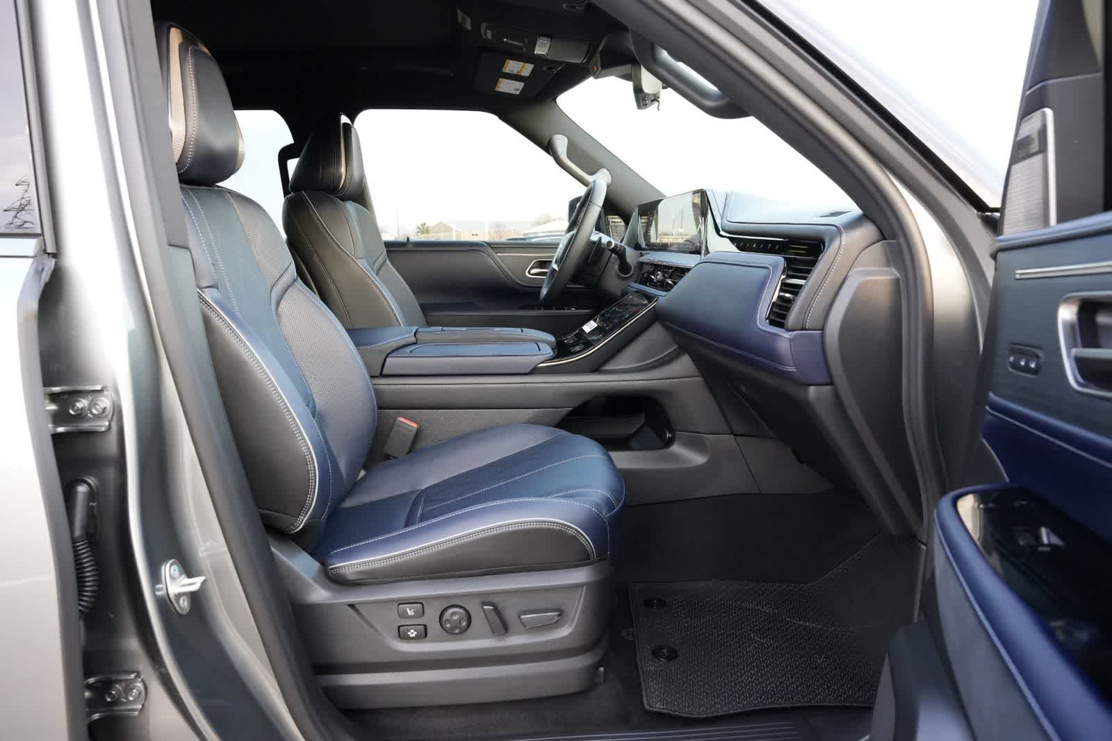 Thumbnail: 2026 INFINITI QX80 - 23