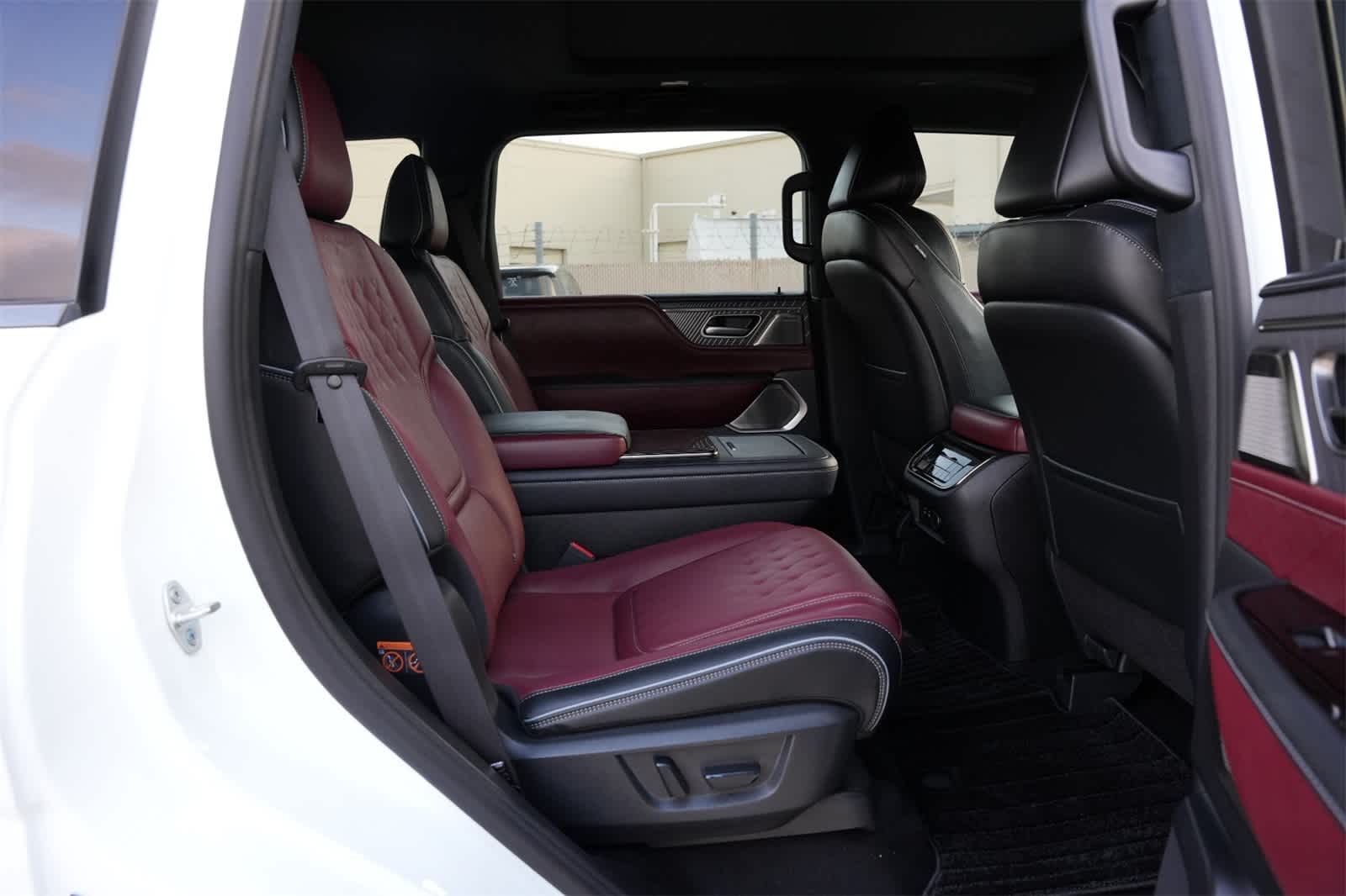 Thumbnail: 2026 INFINITI QX80 - 21