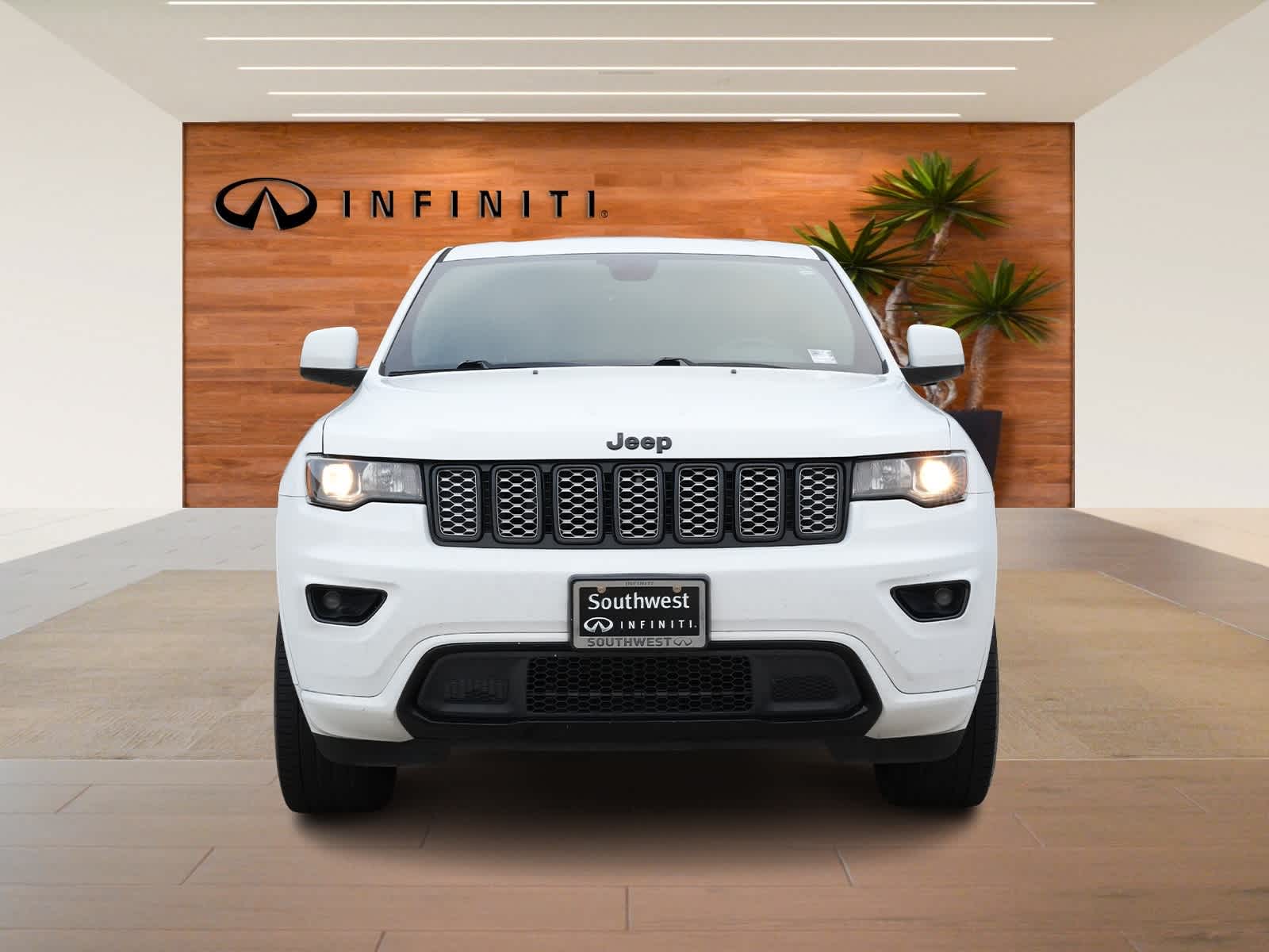 Thumbnail: 2017 Jeep Grand Cherokee - 2