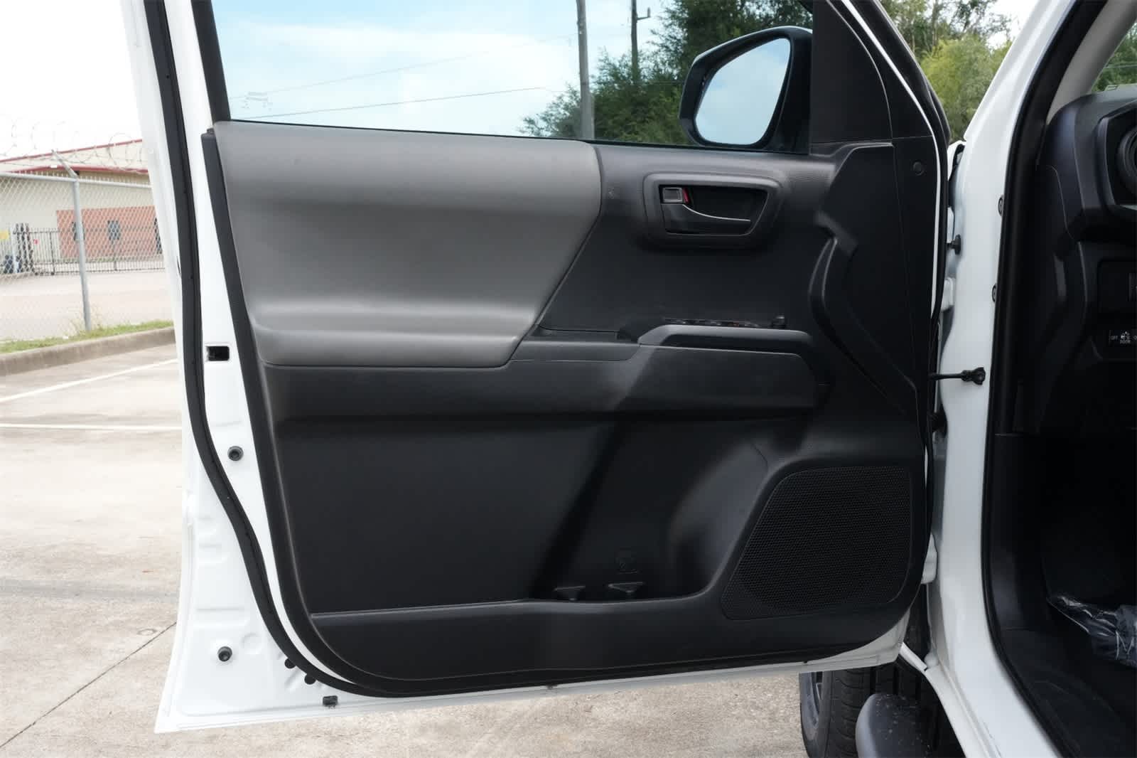 Thumbnail: 2022 Toyota Tacoma - 18