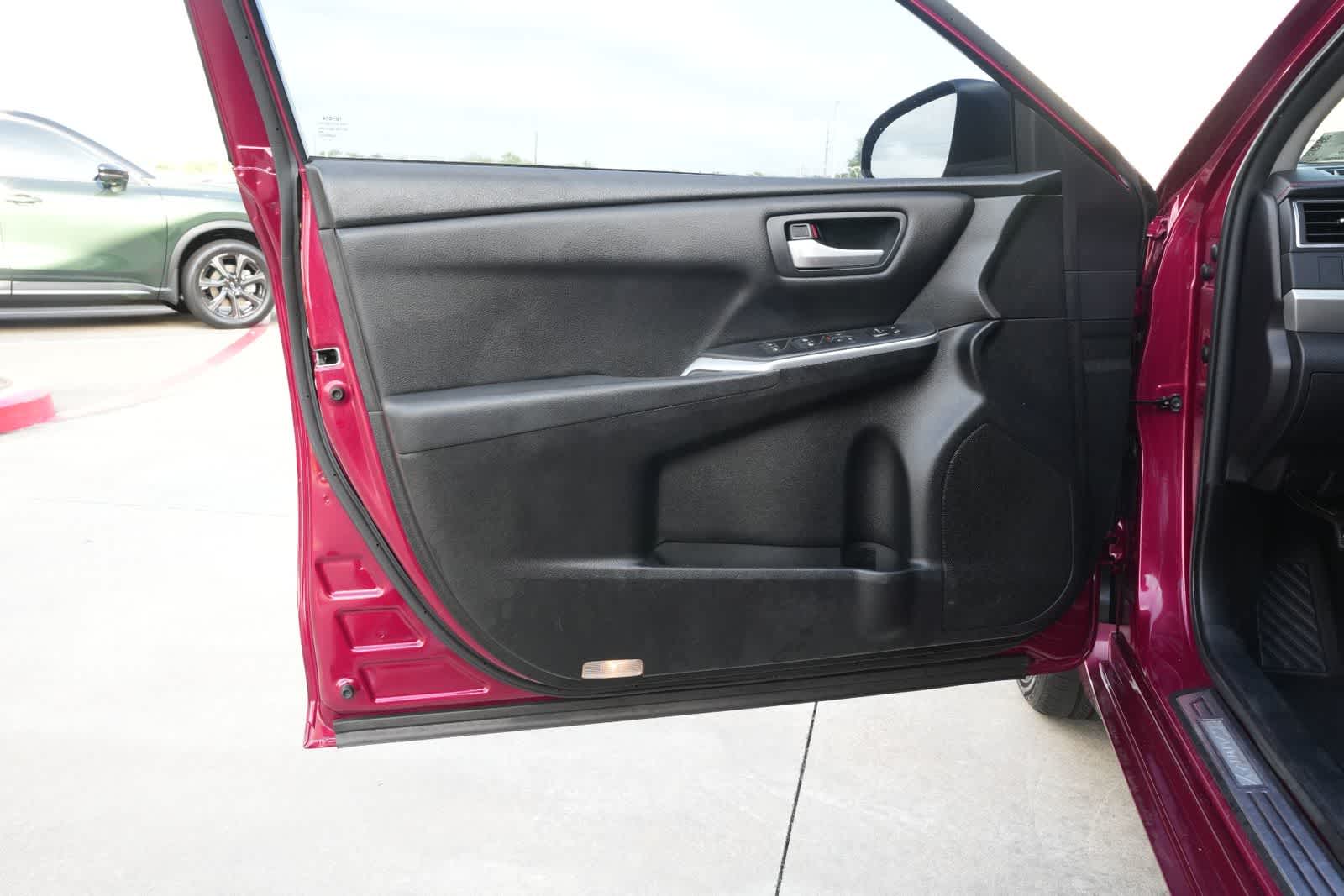Thumbnail: 2016 Toyota Camry - 15