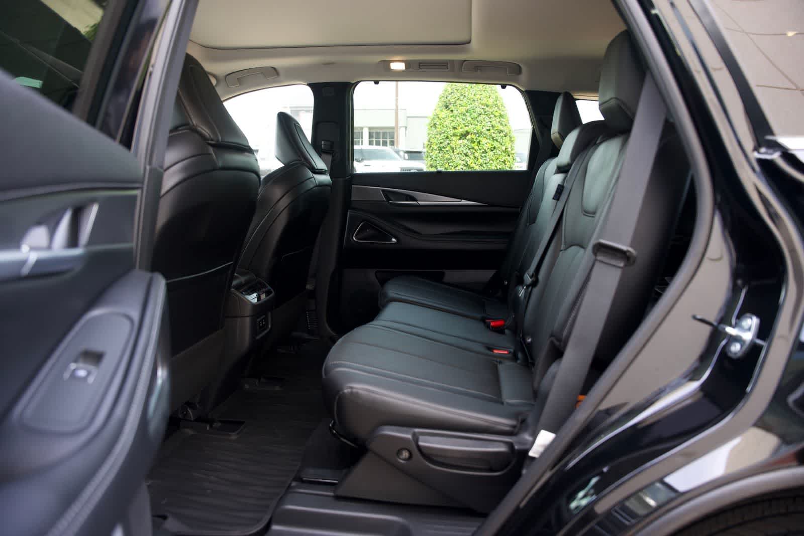 Thumbnail: 2026 INFINITI QX60 - 19