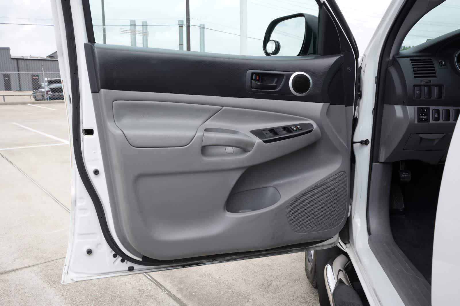 Thumbnail: 2015 Toyota Tacoma - 18