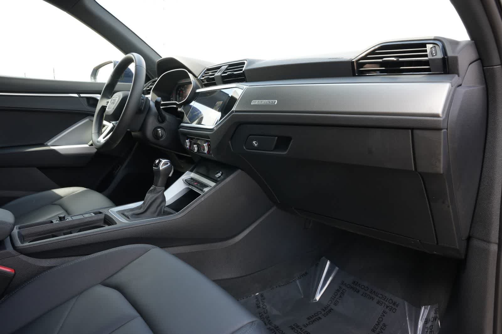 Thumbnail: 2025 Audi Q3 - 23